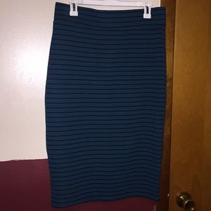 Look good and comfy in a dark blue pencil skirt!!